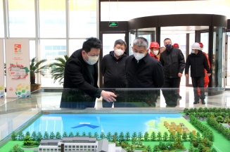 市委常委、副市長(zhǎng)賈剛一行來(lái)潔晶檢查安全生產(chǎn)工作